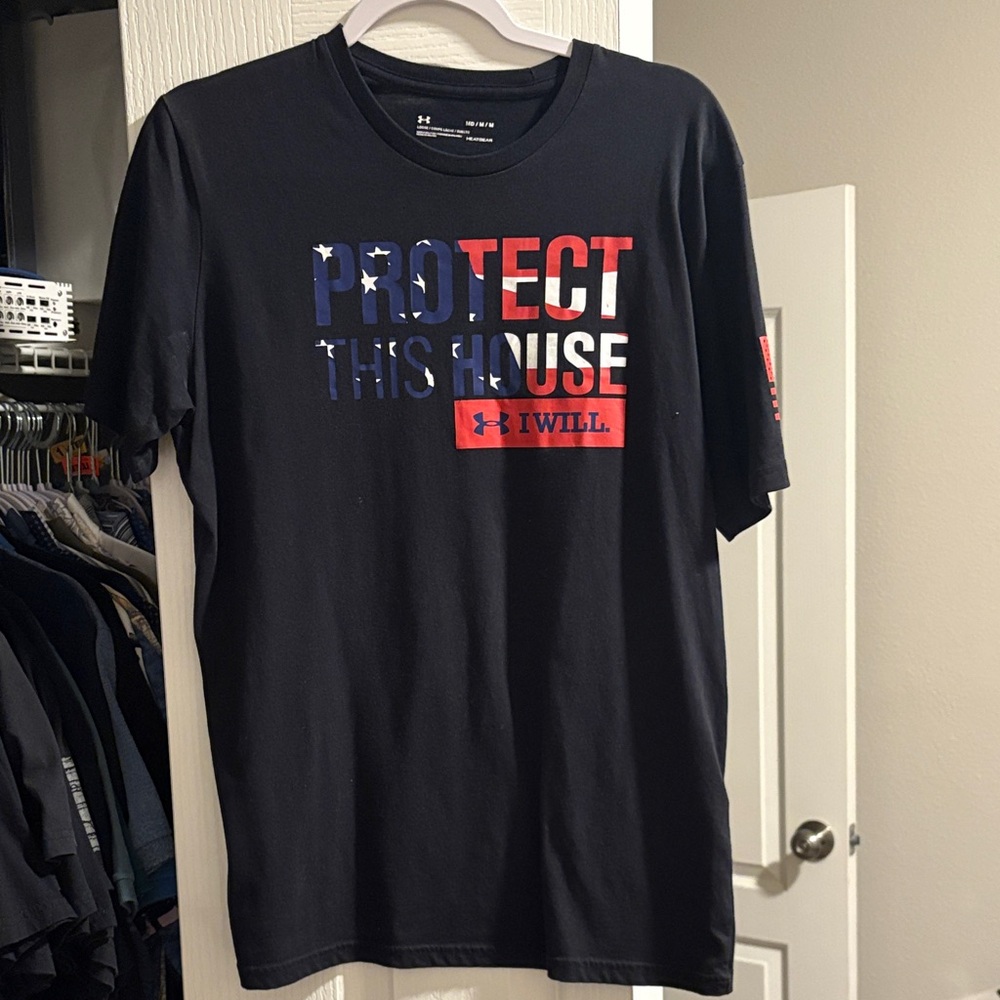 Under Armour Men's Navy and Red Graphic Tee